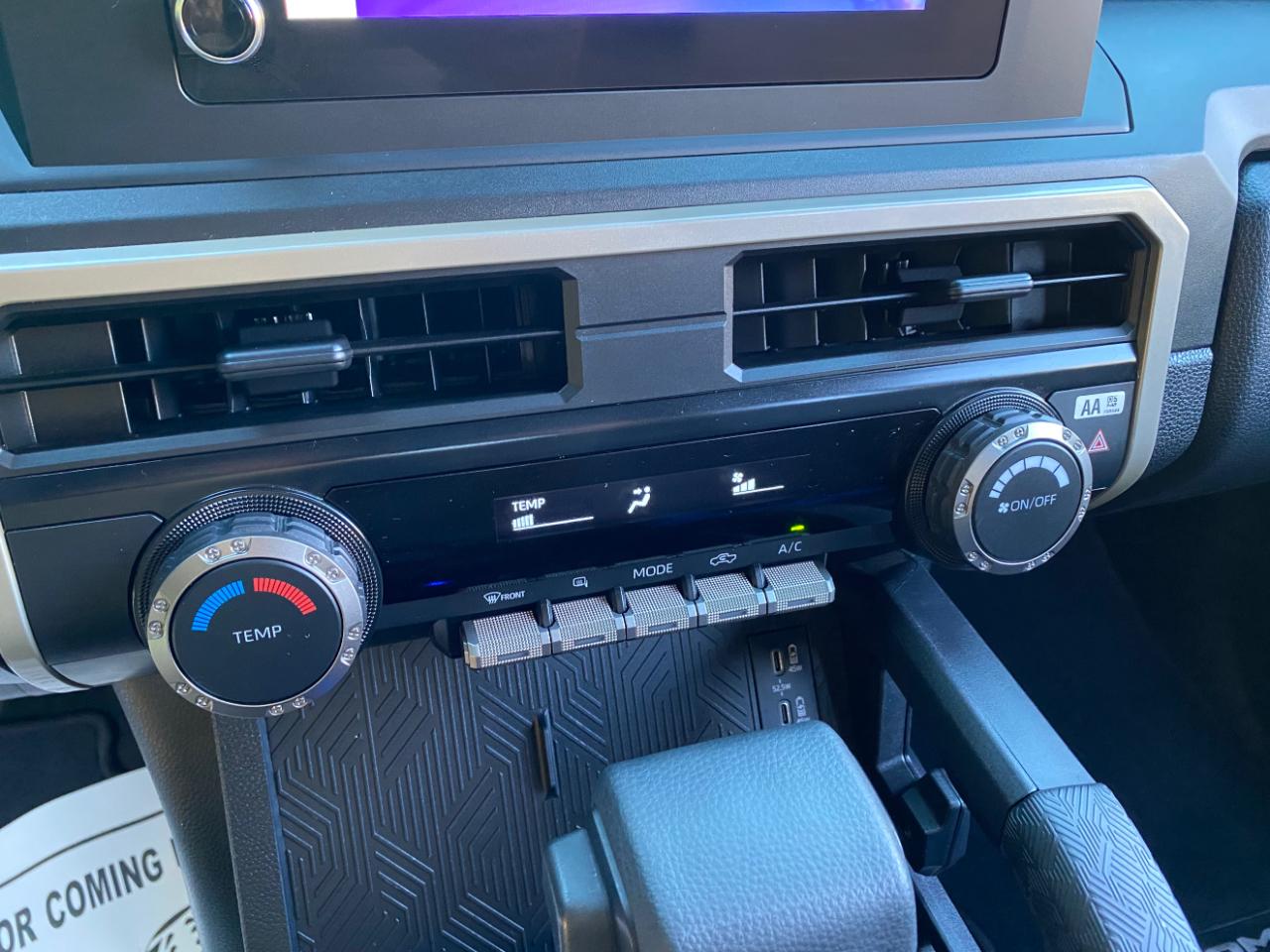 Toyota Tacoma 2WD SR Double Cab 5' Bed AT (Natl) 2025