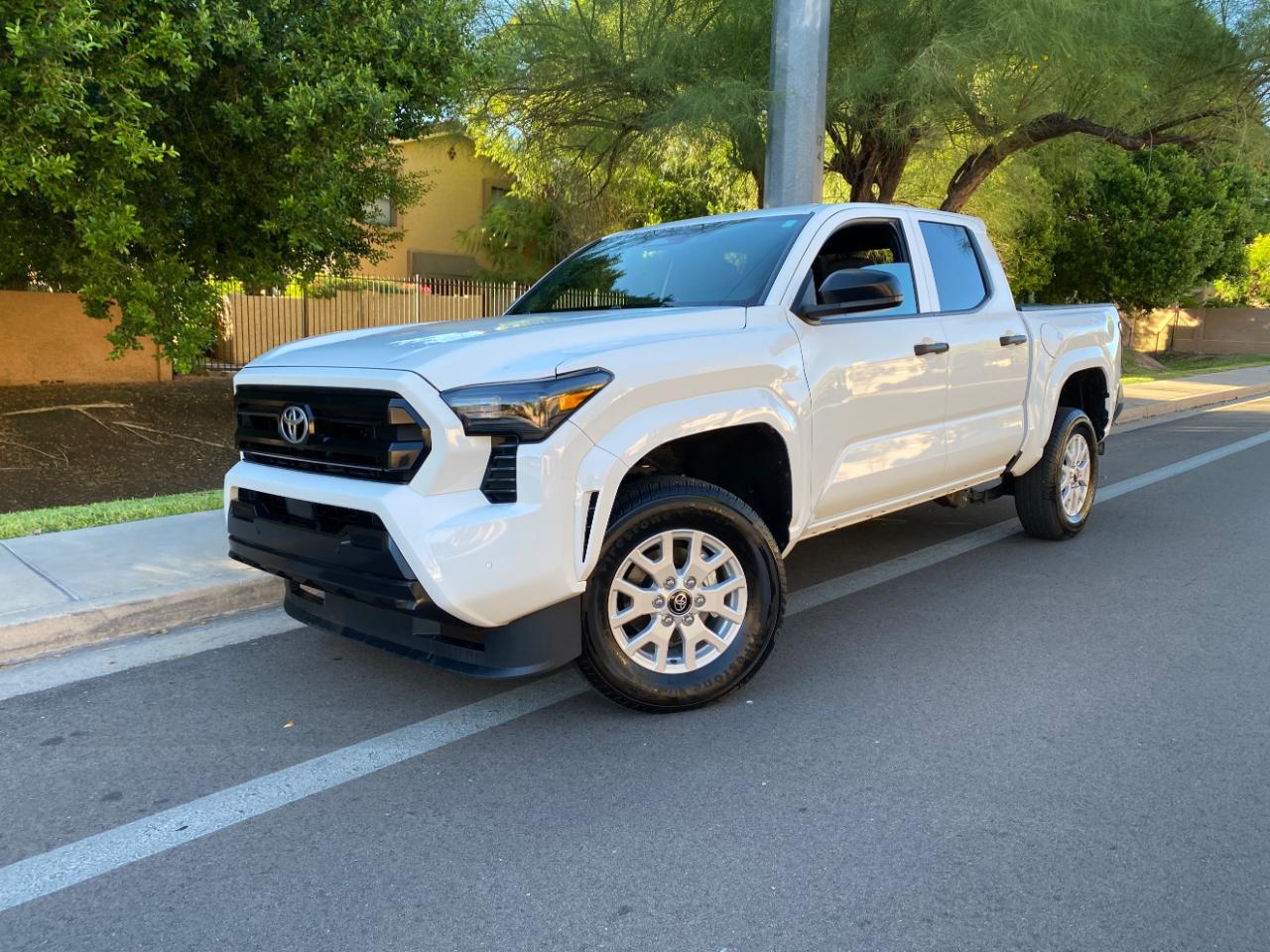 Toyota Tacoma 2WD SR Double Cab 5' Bed AT (Natl) 2025