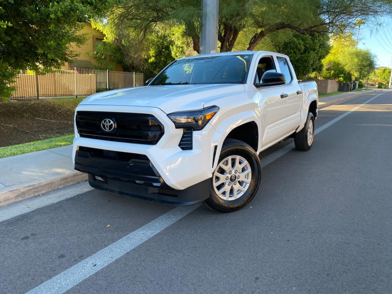 Toyota Tacoma 2WD SR Double Cab 5' Bed AT (Natl) 2025