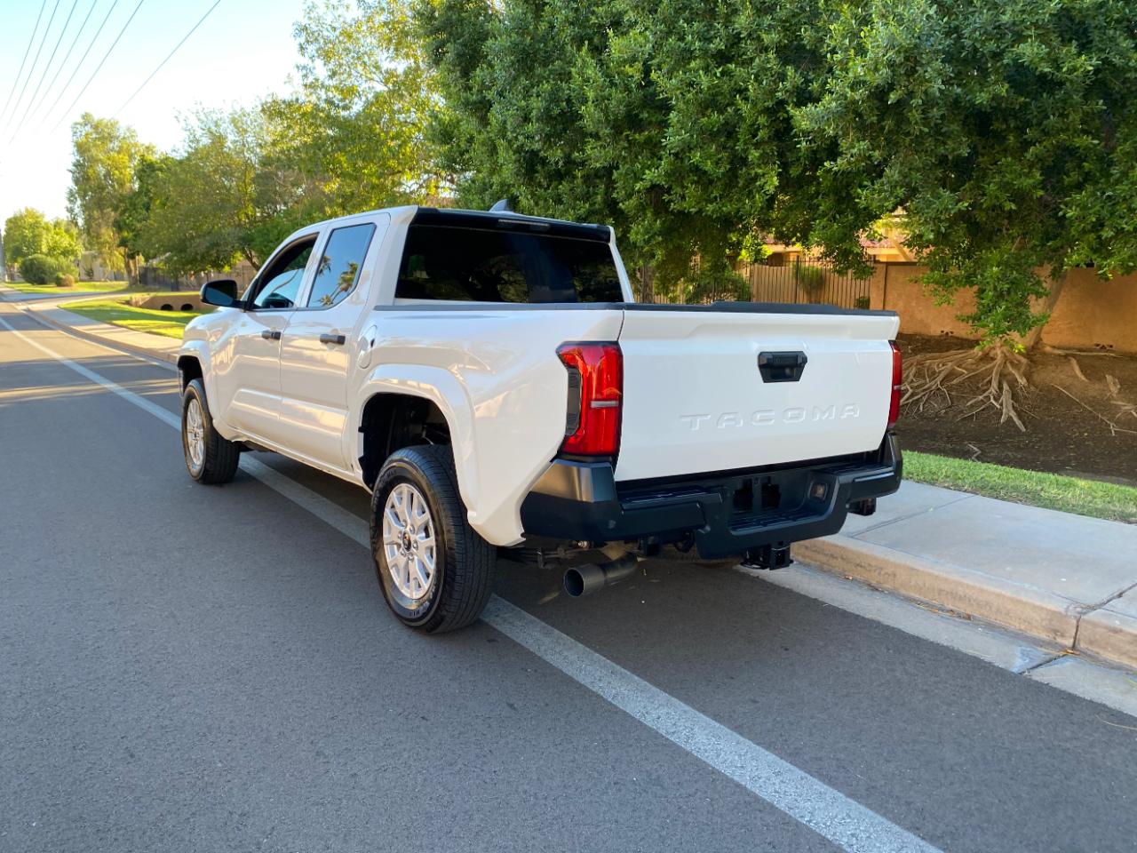 Toyota Tacoma 2WD SR Double Cab 5' Bed AT (Natl) 2025