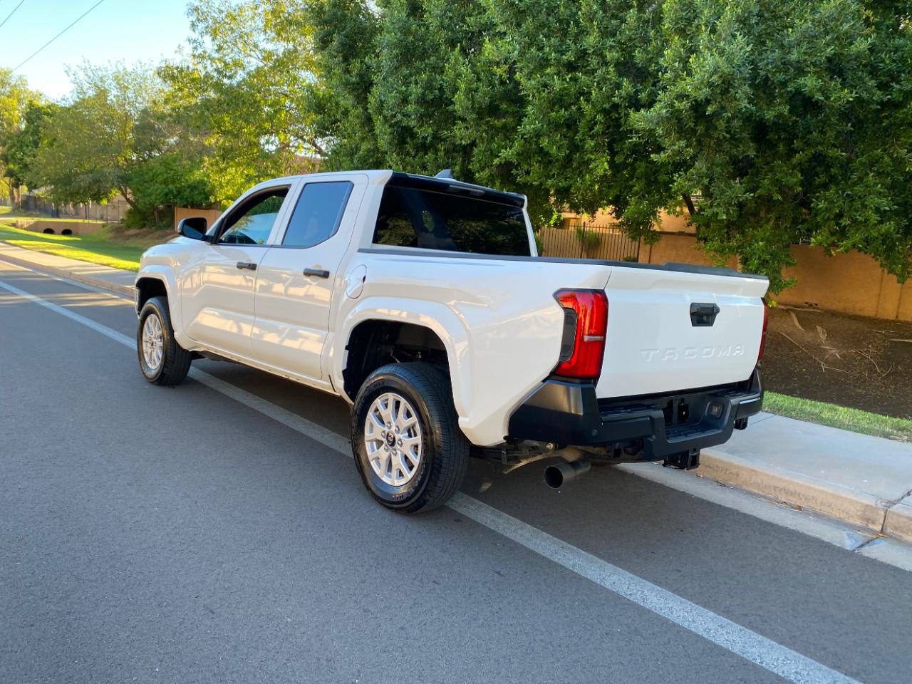 Toyota Tacoma 2WD SR Double Cab 5' Bed AT (Natl) 2025