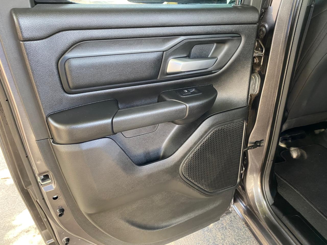 RAM 1500 Tradesman 4x4 Quad Cab 6'4" Box 2024