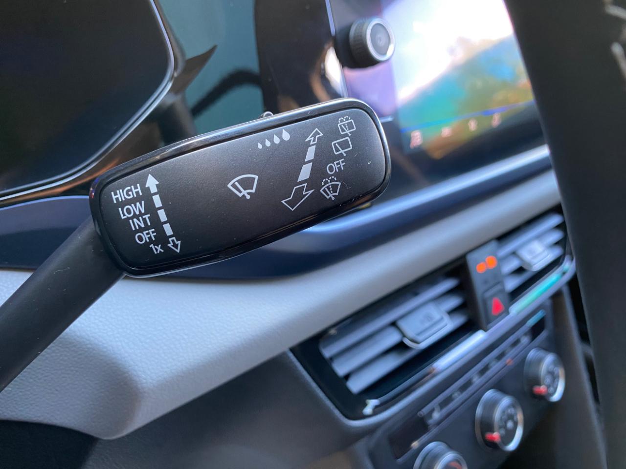 Volkswagen Taos SE FWD 2022