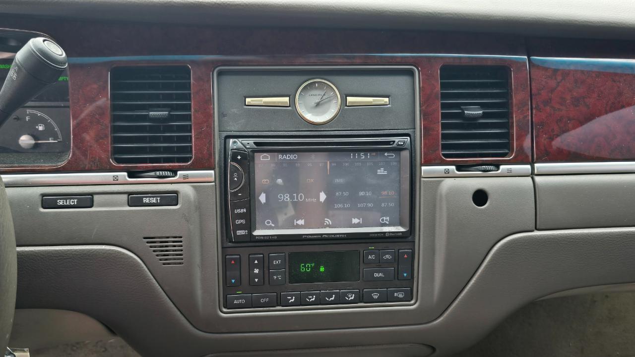 Lincoln Town Car Signature 2005