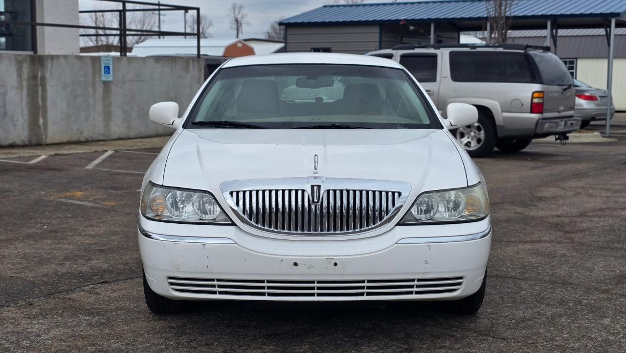 Lincoln Town Car Signature Limited 2011