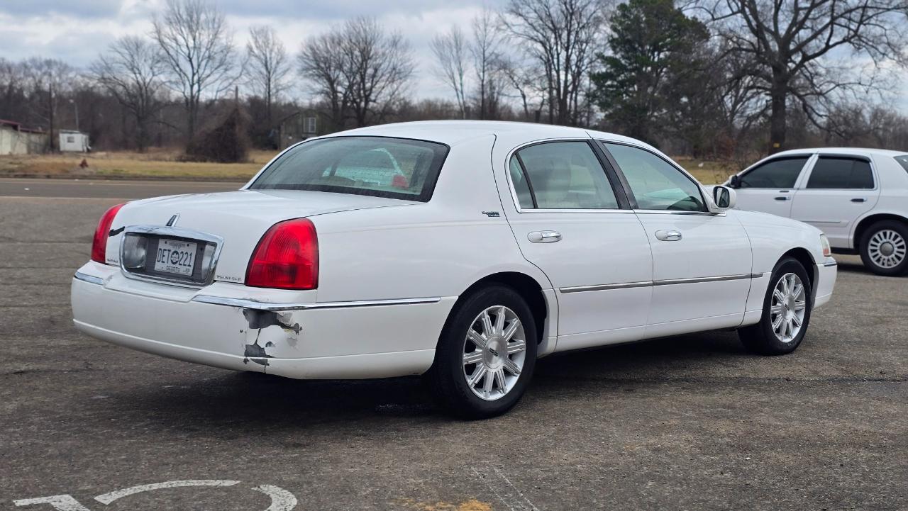 Lincoln Town Car Signature Limited 2011