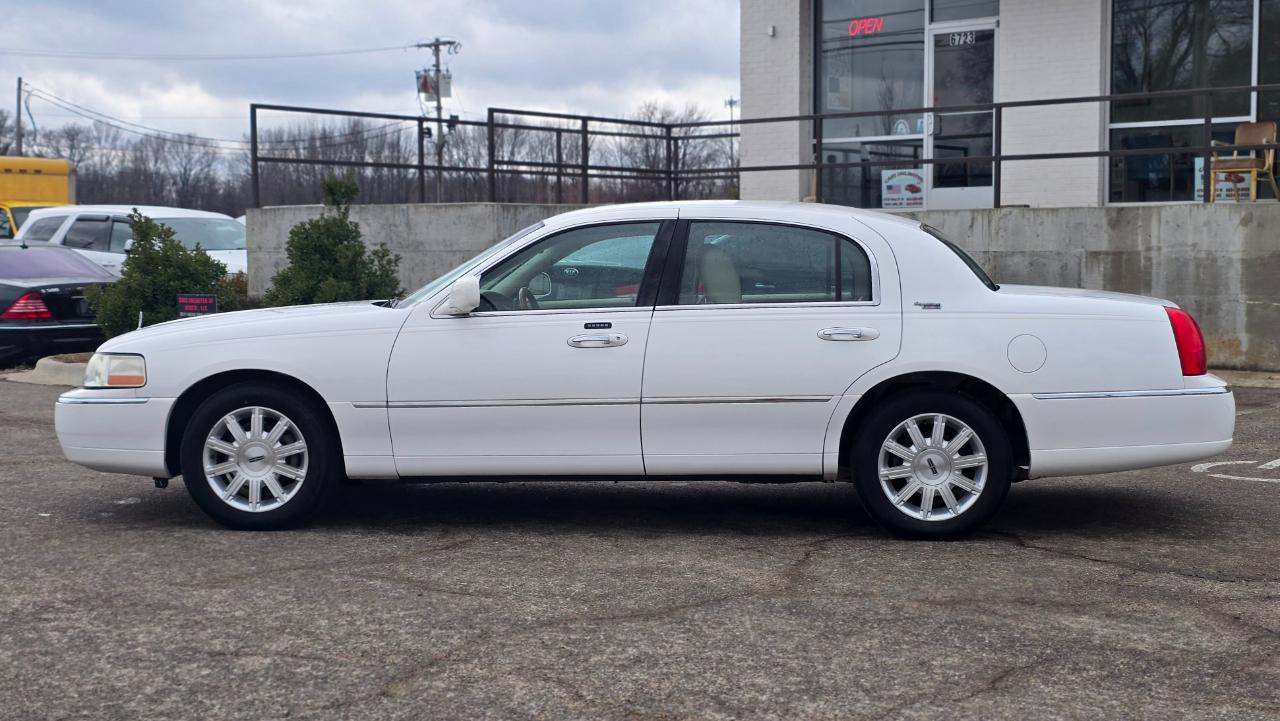 Lincoln Town Car Signature Limited 2011