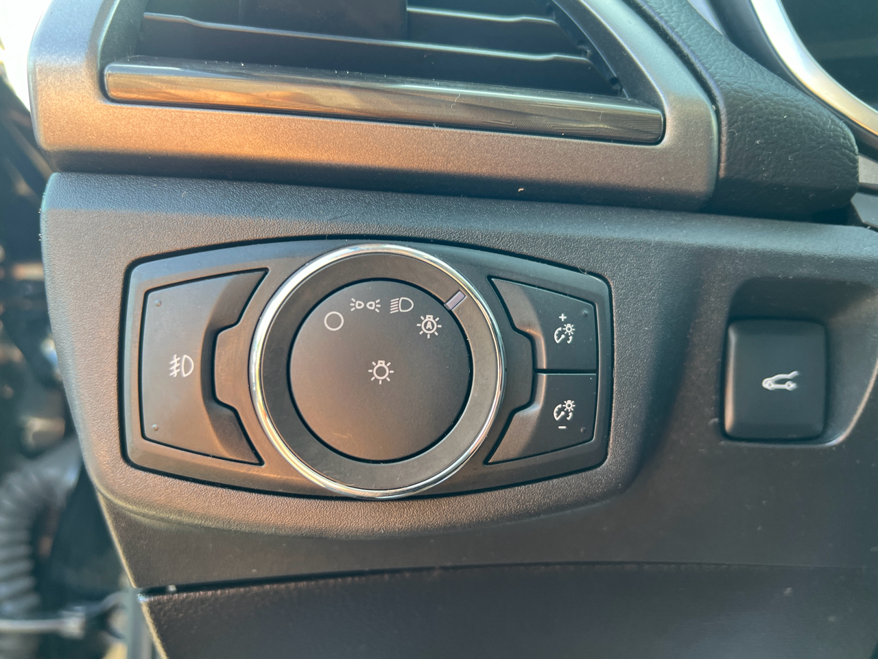 2017 Ford Fusion SE photo 12