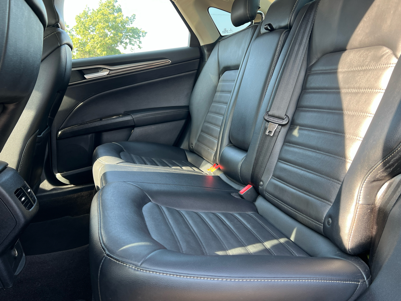2017 Ford Fusion SE photo 25