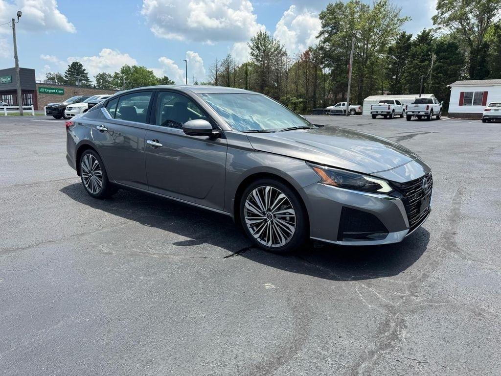 Nissan Altima 2.5 SL Sedan 2024