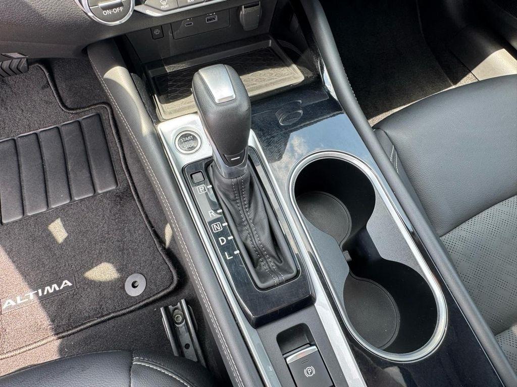 Nissan Altima 2.5 SL Sedan 2024