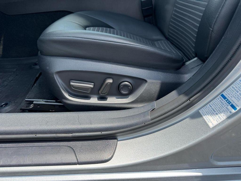 Toyota Camry SE Auto AWD (Natl) 2024