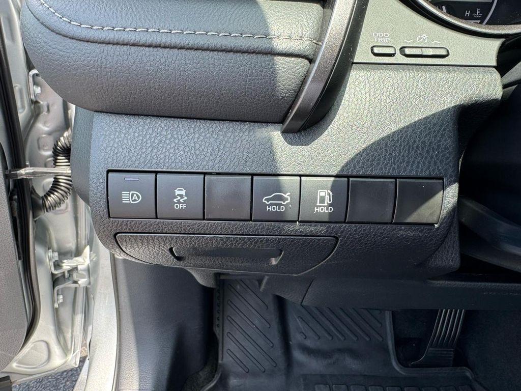 Toyota Camry SE Auto AWD (Natl) 2024