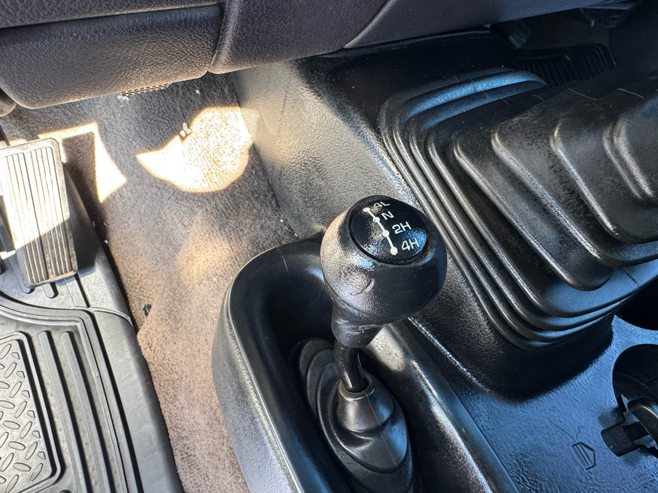 Dodge Ram 3500 4dr Quad Cab 155" WB DRW 4WD 2001