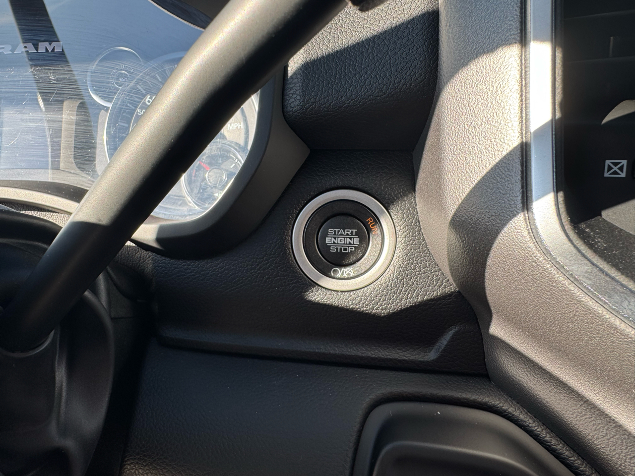 RAM 3500 Big Horn 4x4 Crew Cab 8' Box 2024