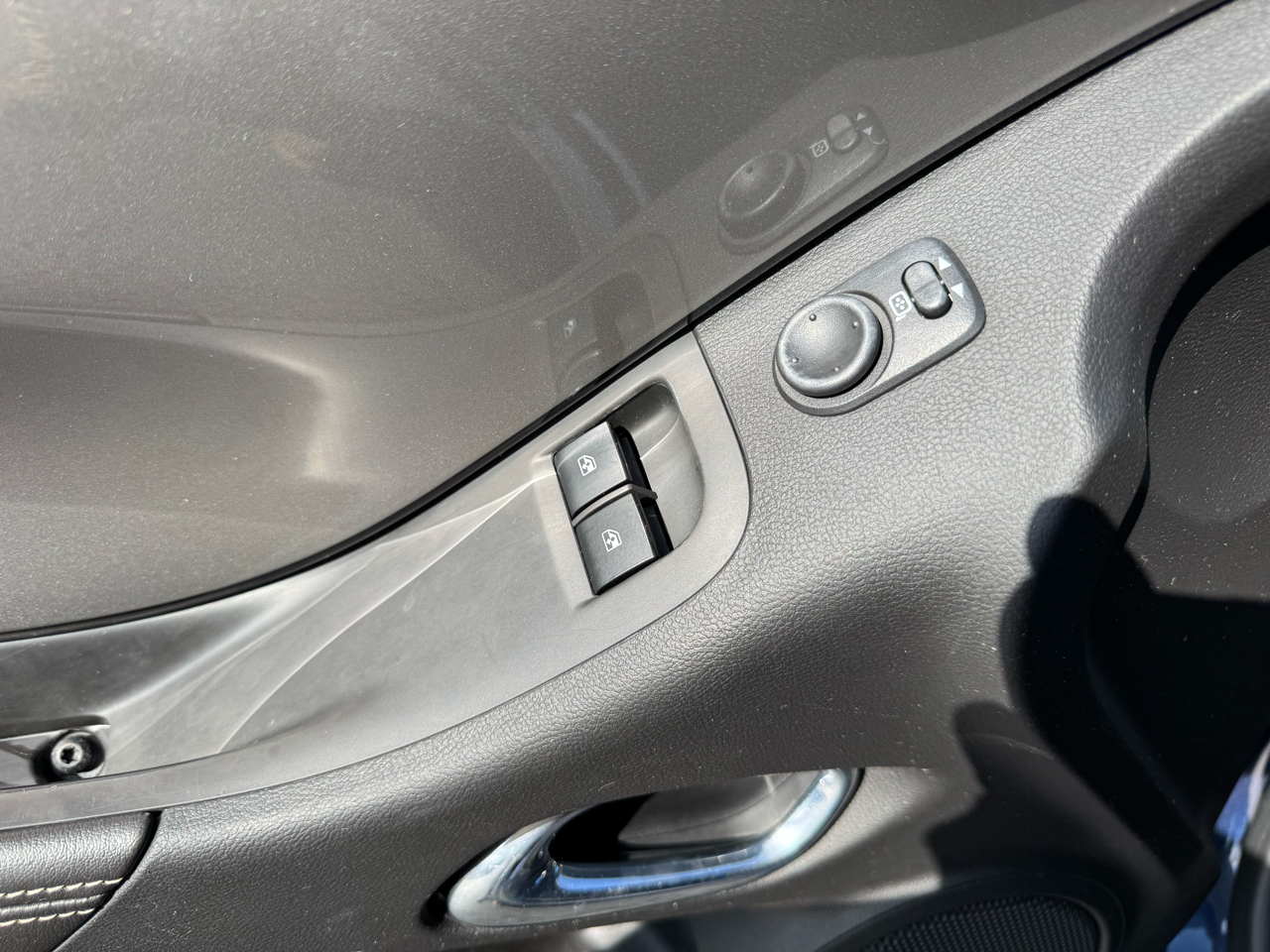 2011 Chevrolet Camaro 2LT photo 4