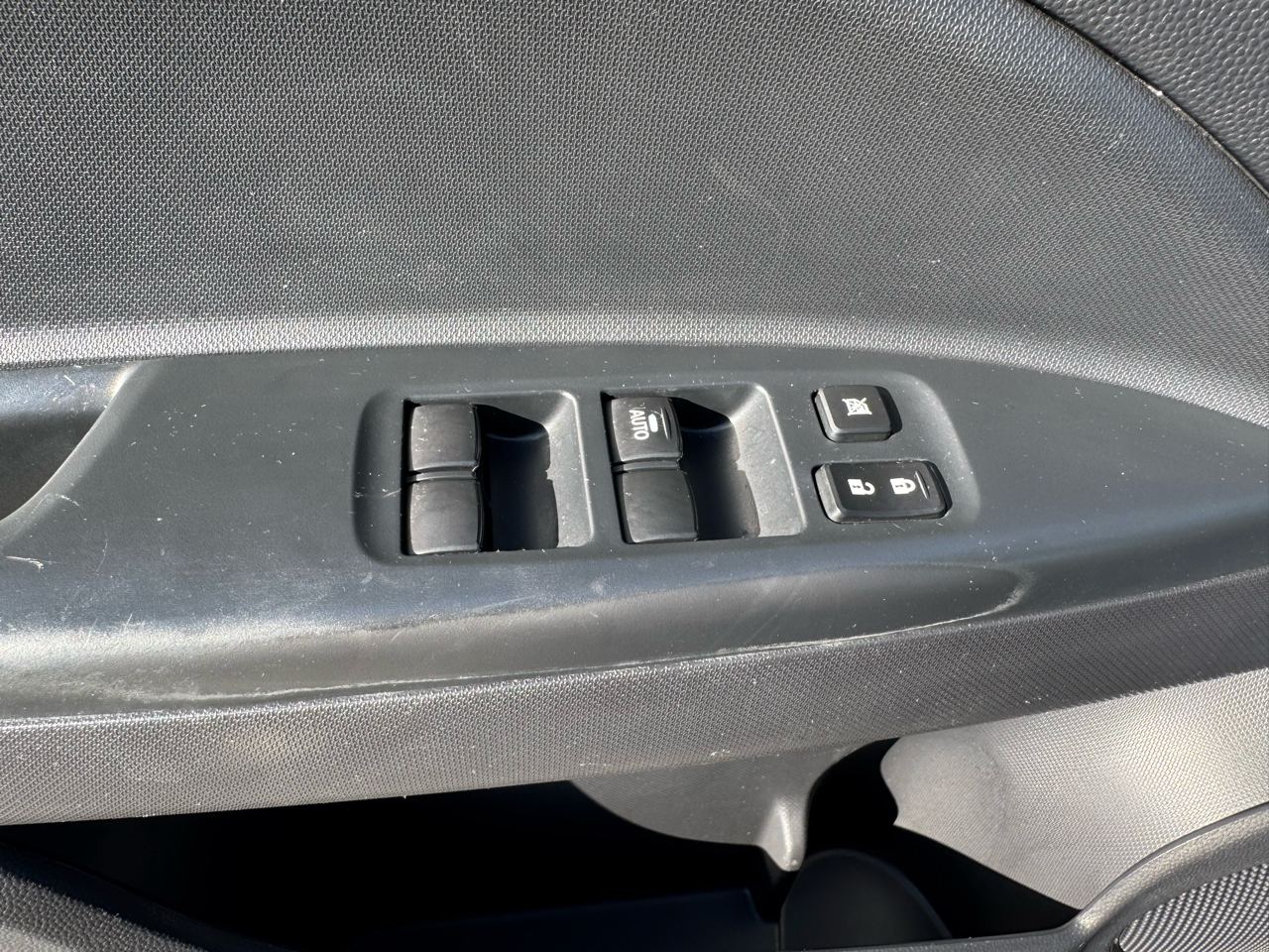 Mitsubishi Mirage ES CVT 2024