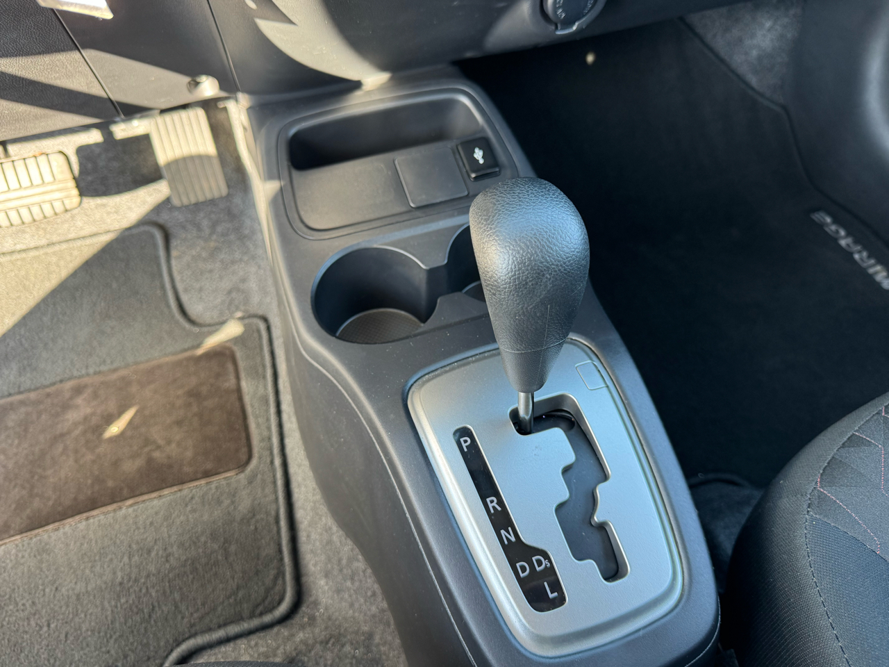 Mitsubishi Mirage ES CVT 2024