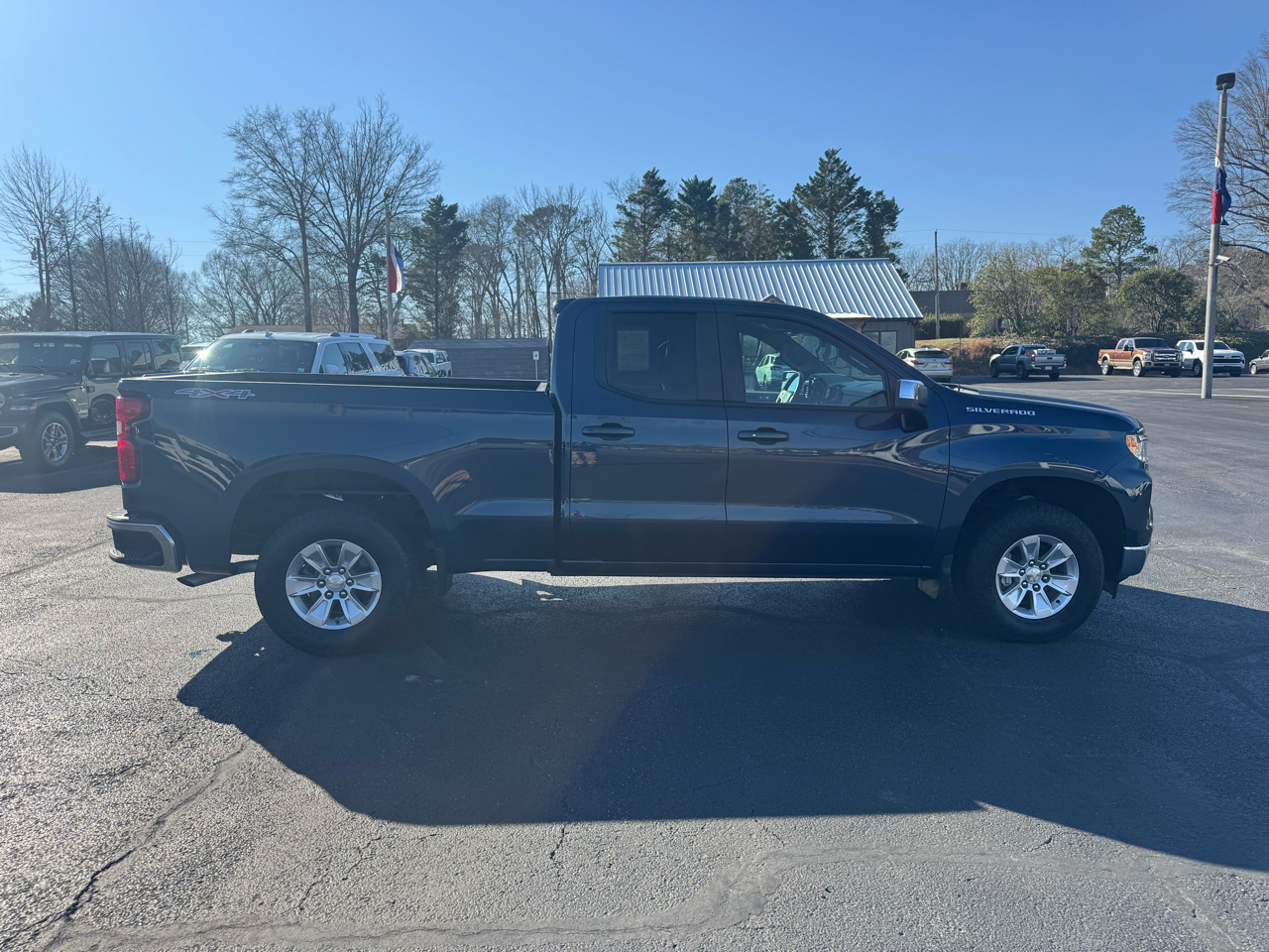 Chevrolet Silverado 1500 4WD Double Cab 147" LT w/1LT 2022