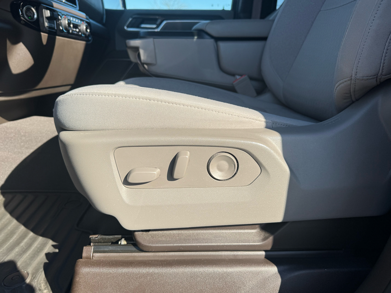 Chevrolet Silverado 1500 4WD Double Cab 147" LT w/1LT 2022