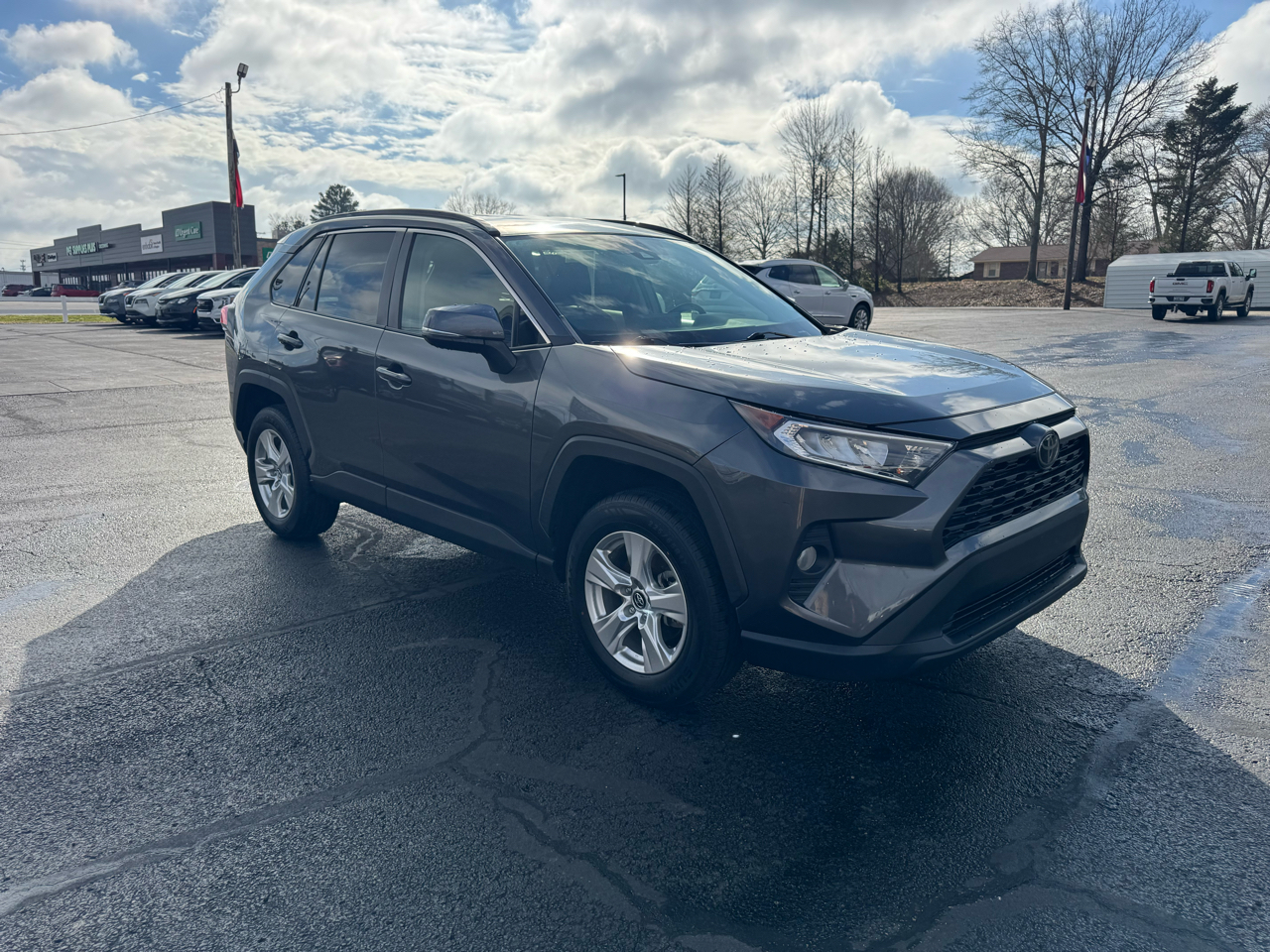 Toyota RAV4 XLE FWD (Natl) 2021