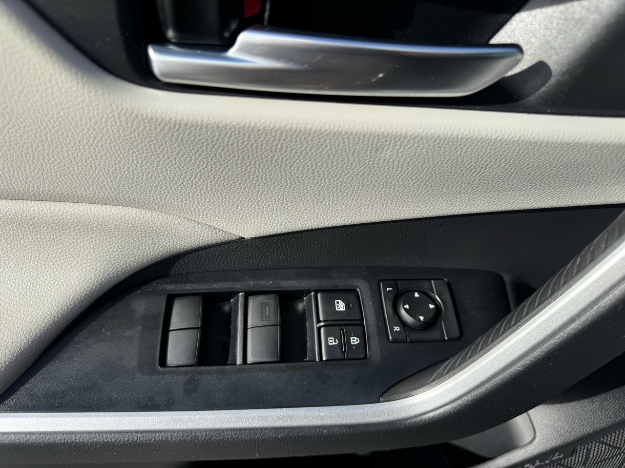 Toyota RAV4 XLE FWD (Natl) 2021