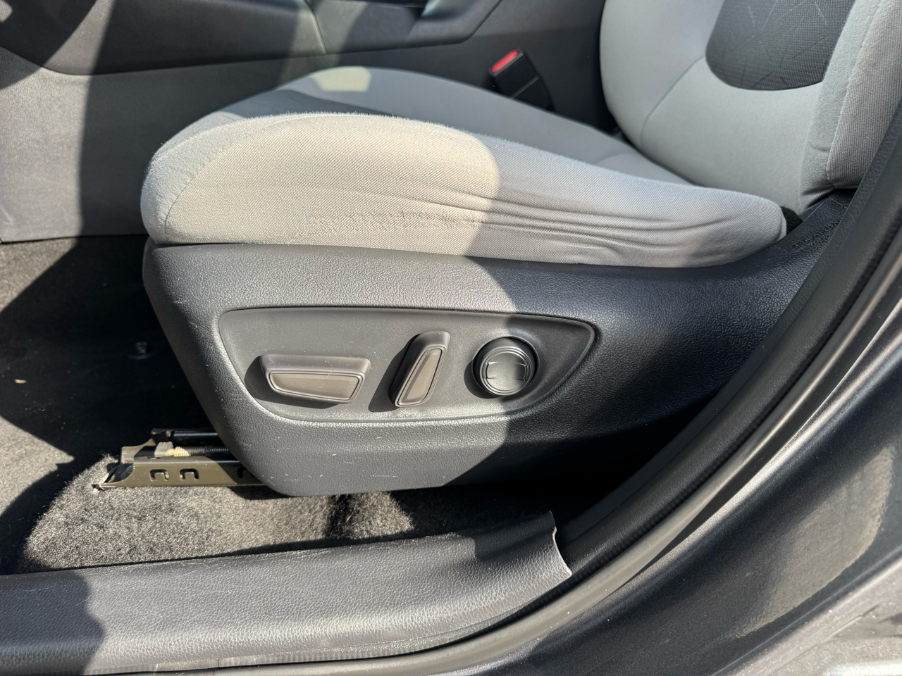 Toyota RAV4 XLE FWD (Natl) 2021