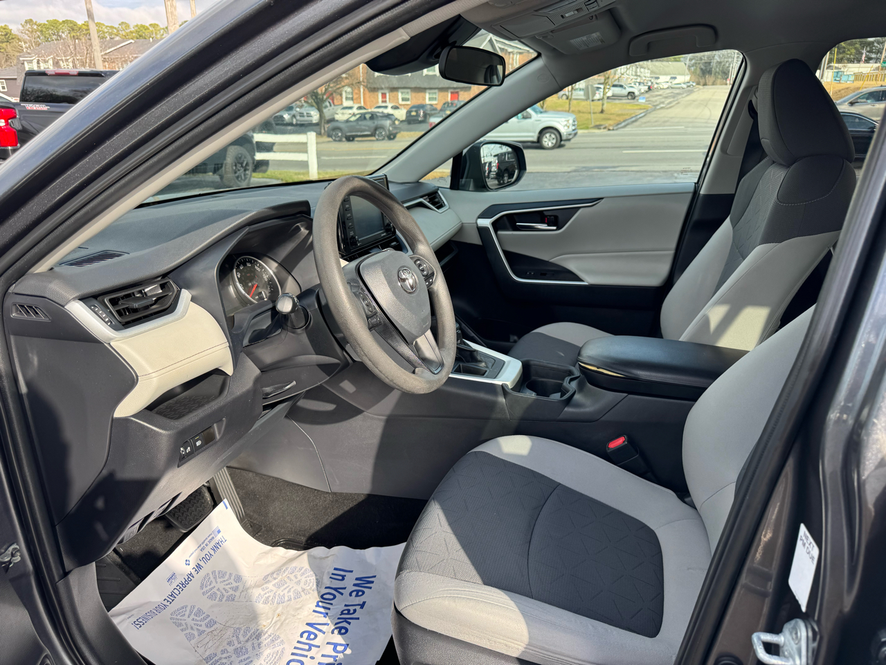 Toyota RAV4 XLE FWD (Natl) 2021