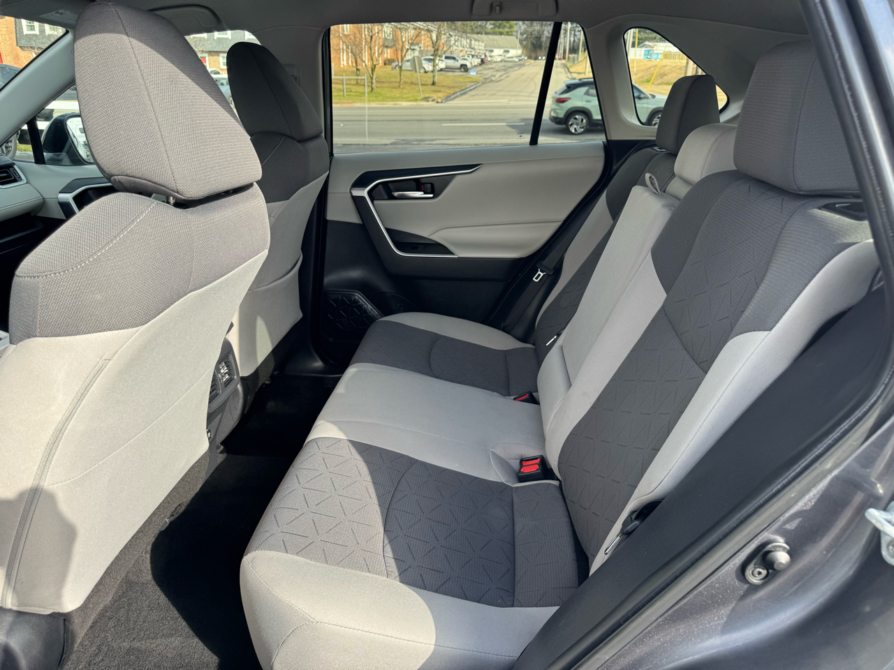 Toyota RAV4 XLE FWD (Natl) 2021