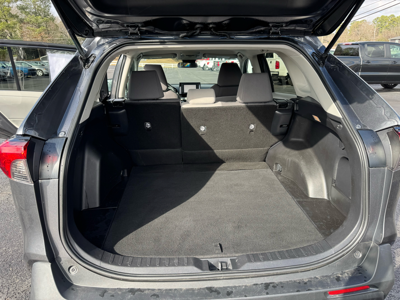 Toyota RAV4 XLE FWD (Natl) 2021