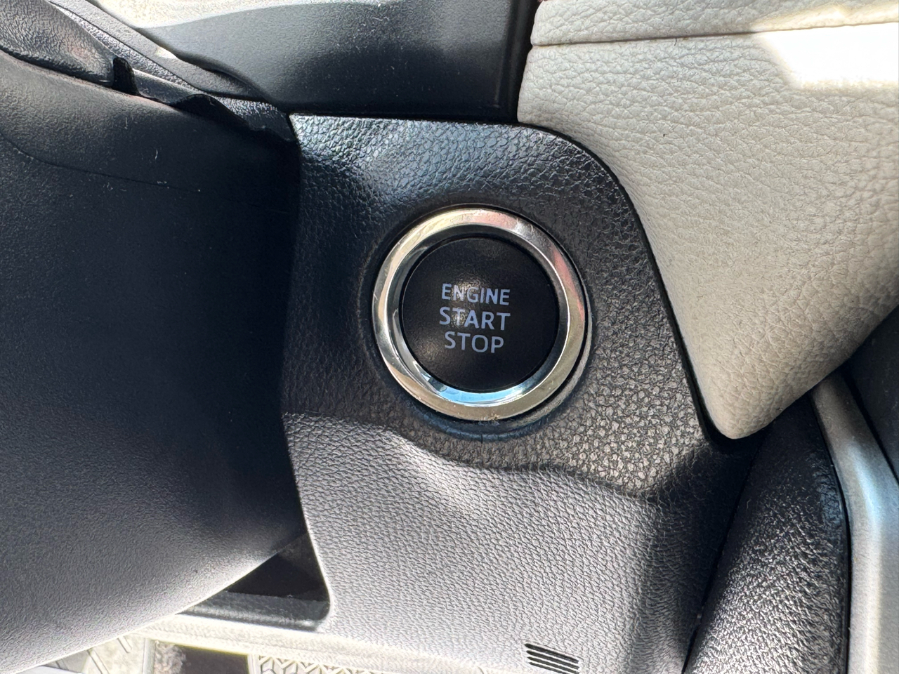 Toyota RAV4 XLE FWD (Natl) 2021