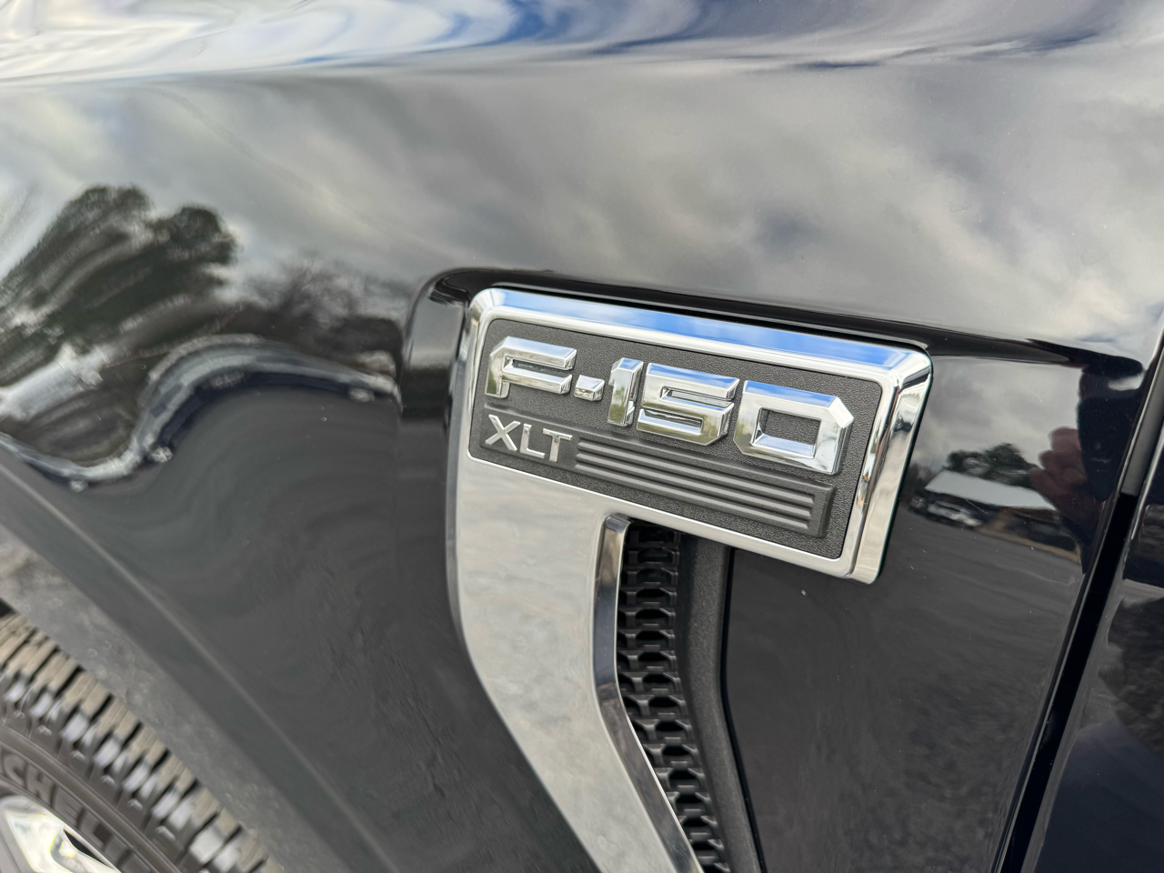 Ford F-150 4WD SuperCrew 145" XLT 2023