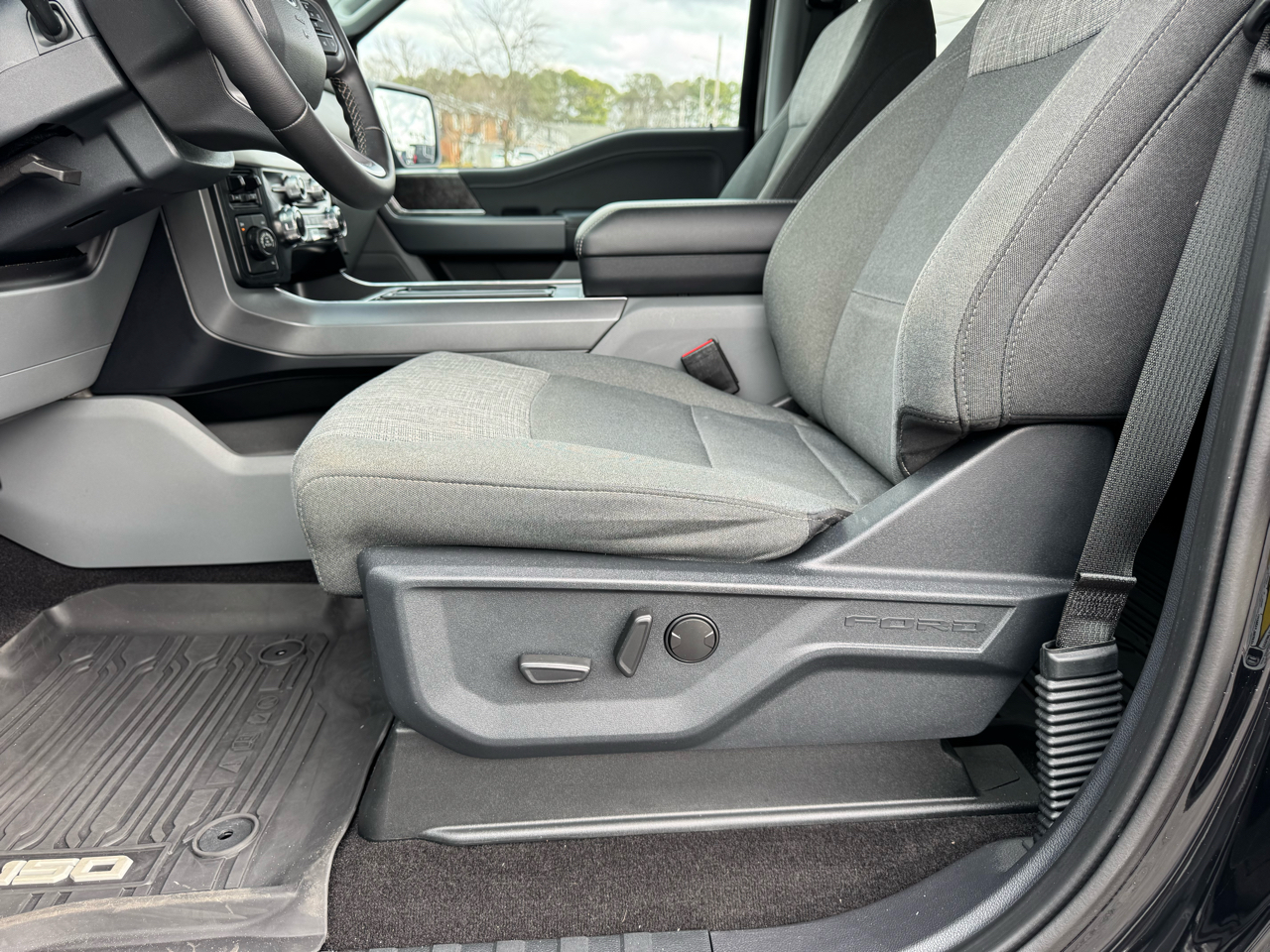 Ford F-150 4WD SuperCrew 145" XLT 2023