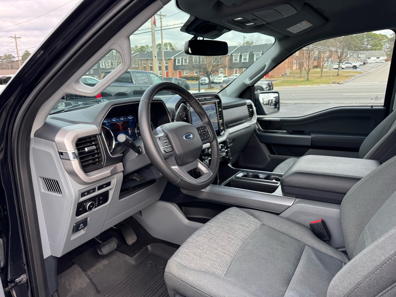 Ford F-150 4WD SuperCrew 145" XLT 2023