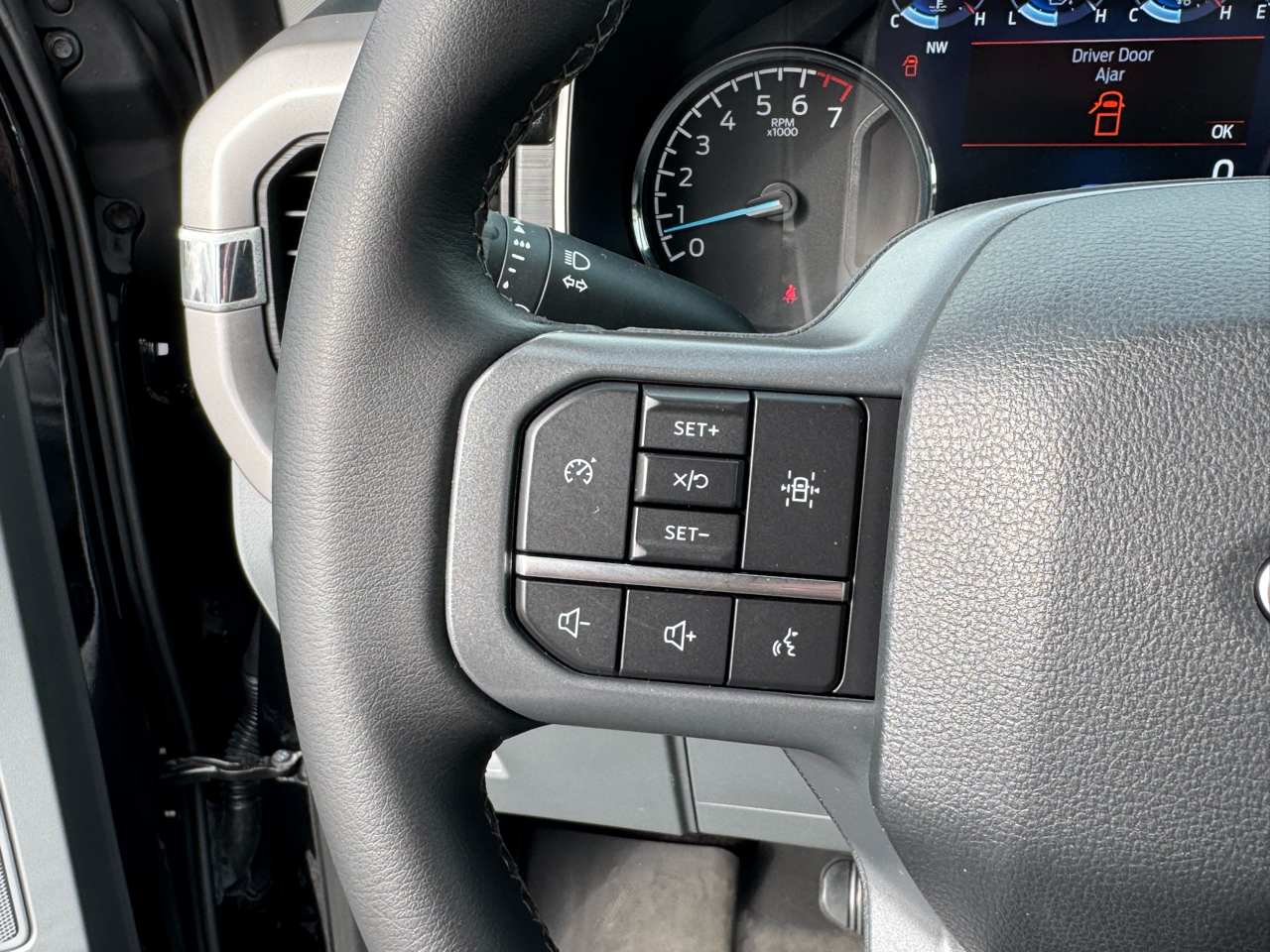 Ford F-150 4WD SuperCrew 145" XLT 2023