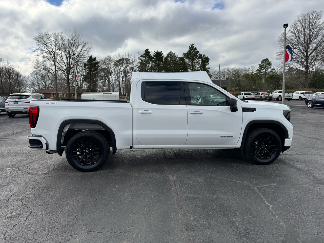 GMC Sierra 1500 4WD Crew Cab 147" Elevation w/3SB 2022