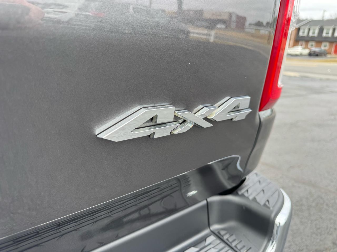 RAM 1500 Big Horn 4x4 Quad Cab 6'4" Box 2022