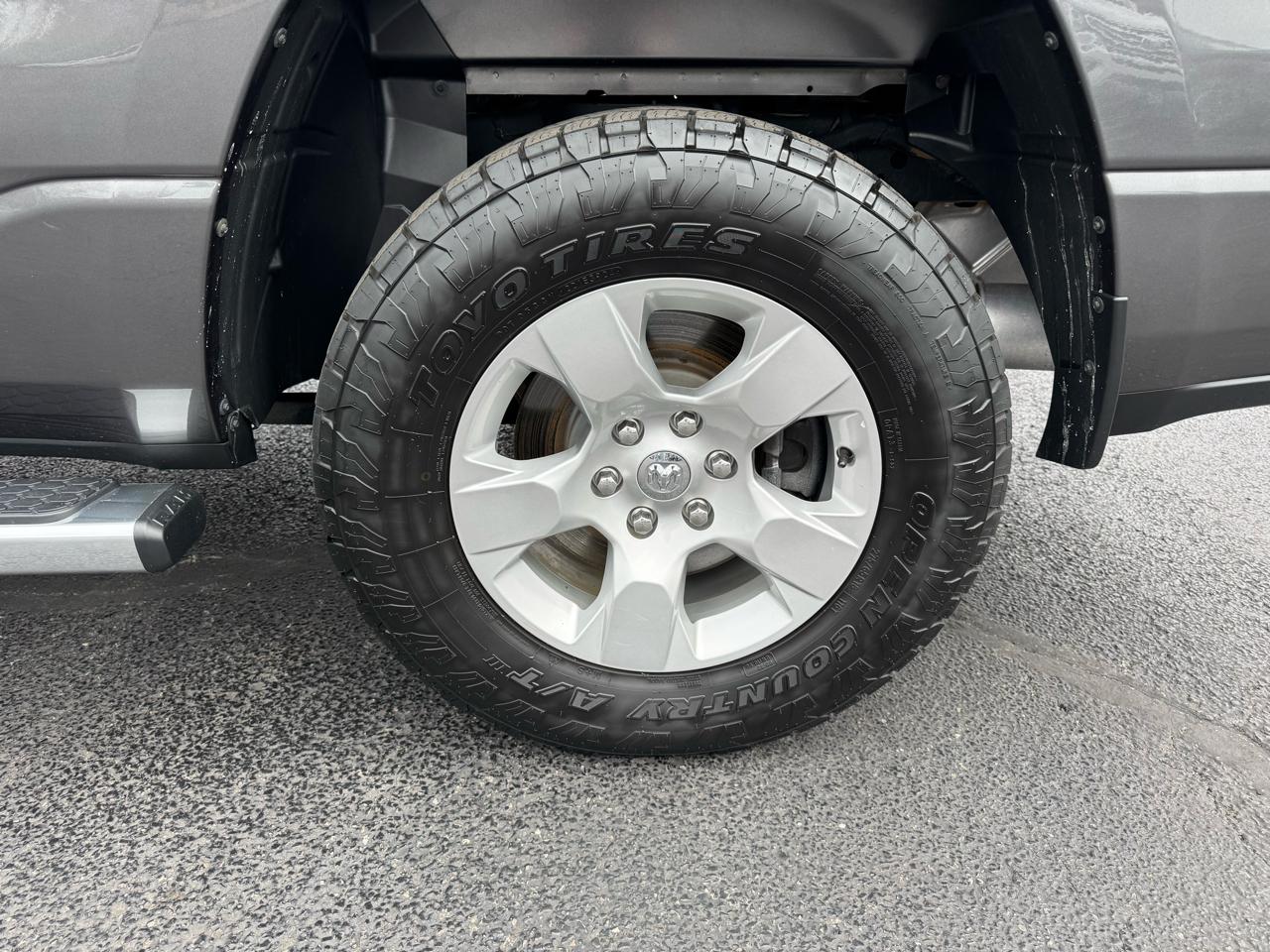 RAM 1500 Big Horn 4x4 Quad Cab 6'4" Box 2022