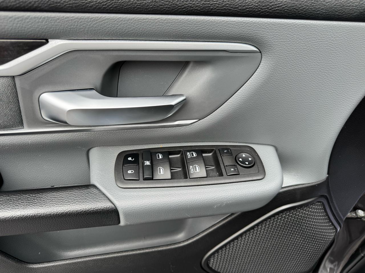 RAM 1500 Big Horn 4x4 Quad Cab 6'4" Box 2022