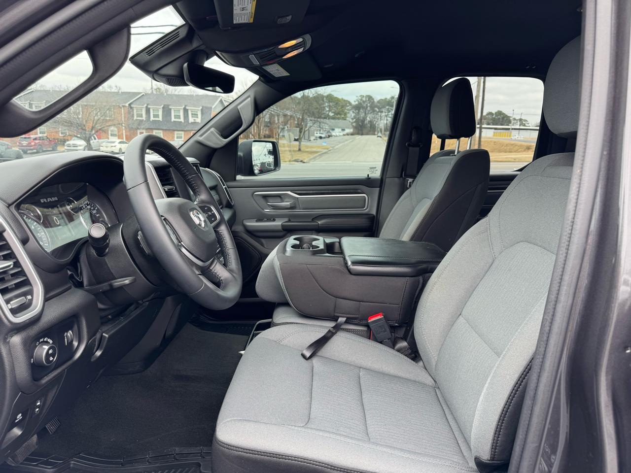 RAM 1500 Big Horn 4x4 Quad Cab 6'4" Box 2022