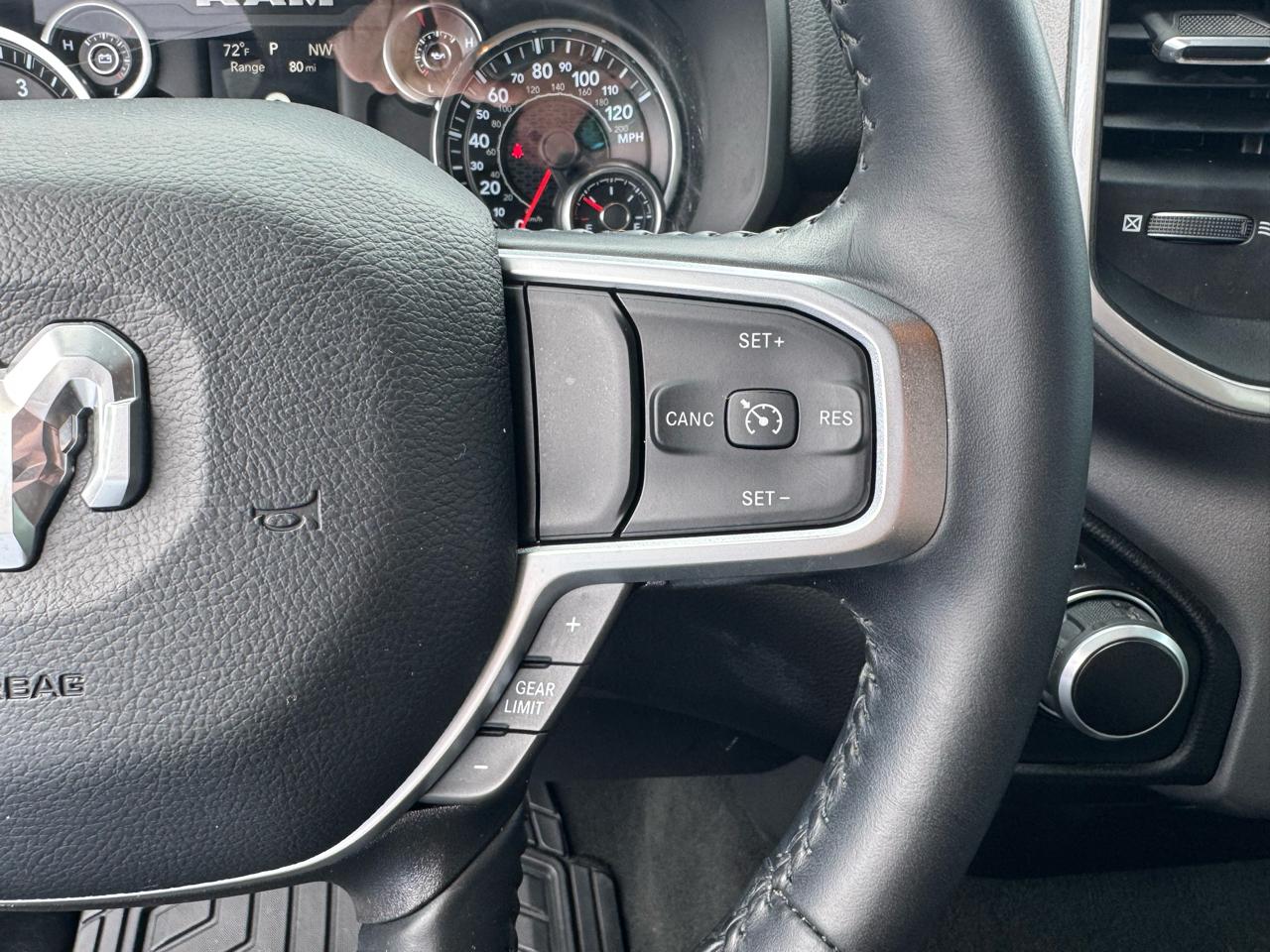 RAM 1500 Big Horn 4x4 Quad Cab 6'4" Box 2022