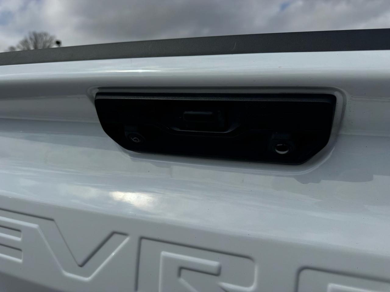 Chevrolet Silverado 1500 2WD Crew Cab 147" LT 2025