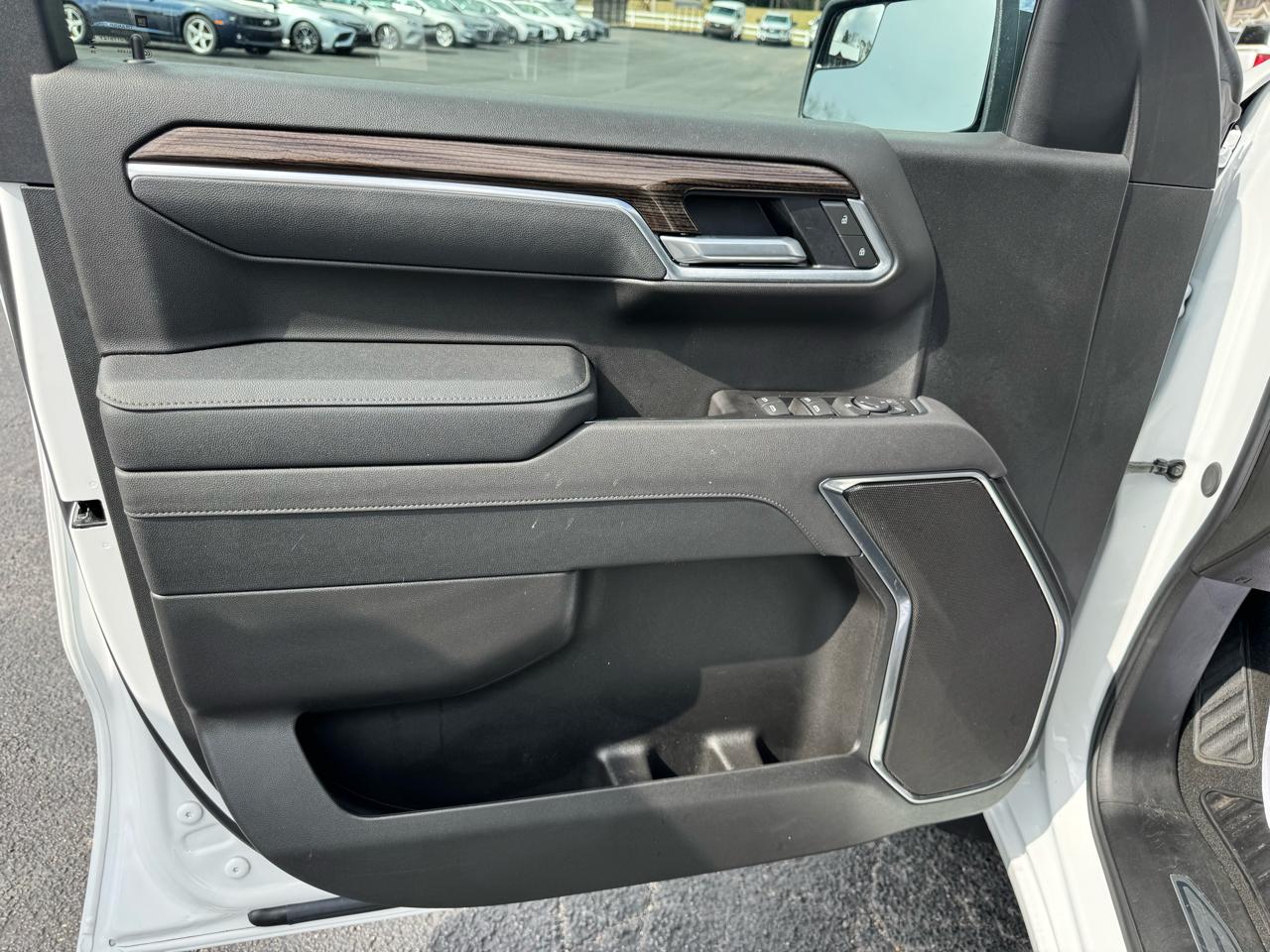 Chevrolet Silverado 1500 2WD Crew Cab 147" LT 2025