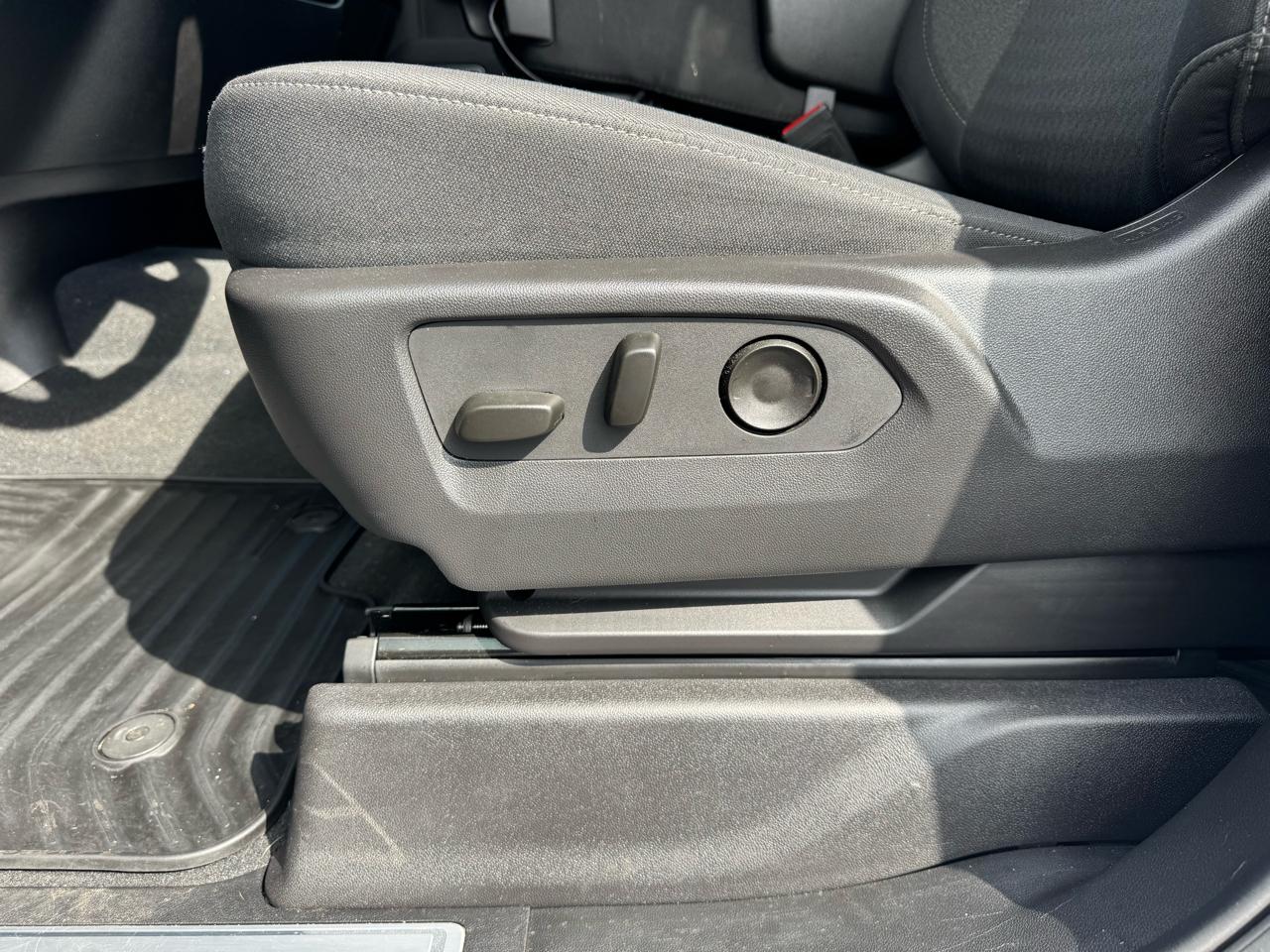 Chevrolet Silverado 1500 2WD Crew Cab 147" LT 2025