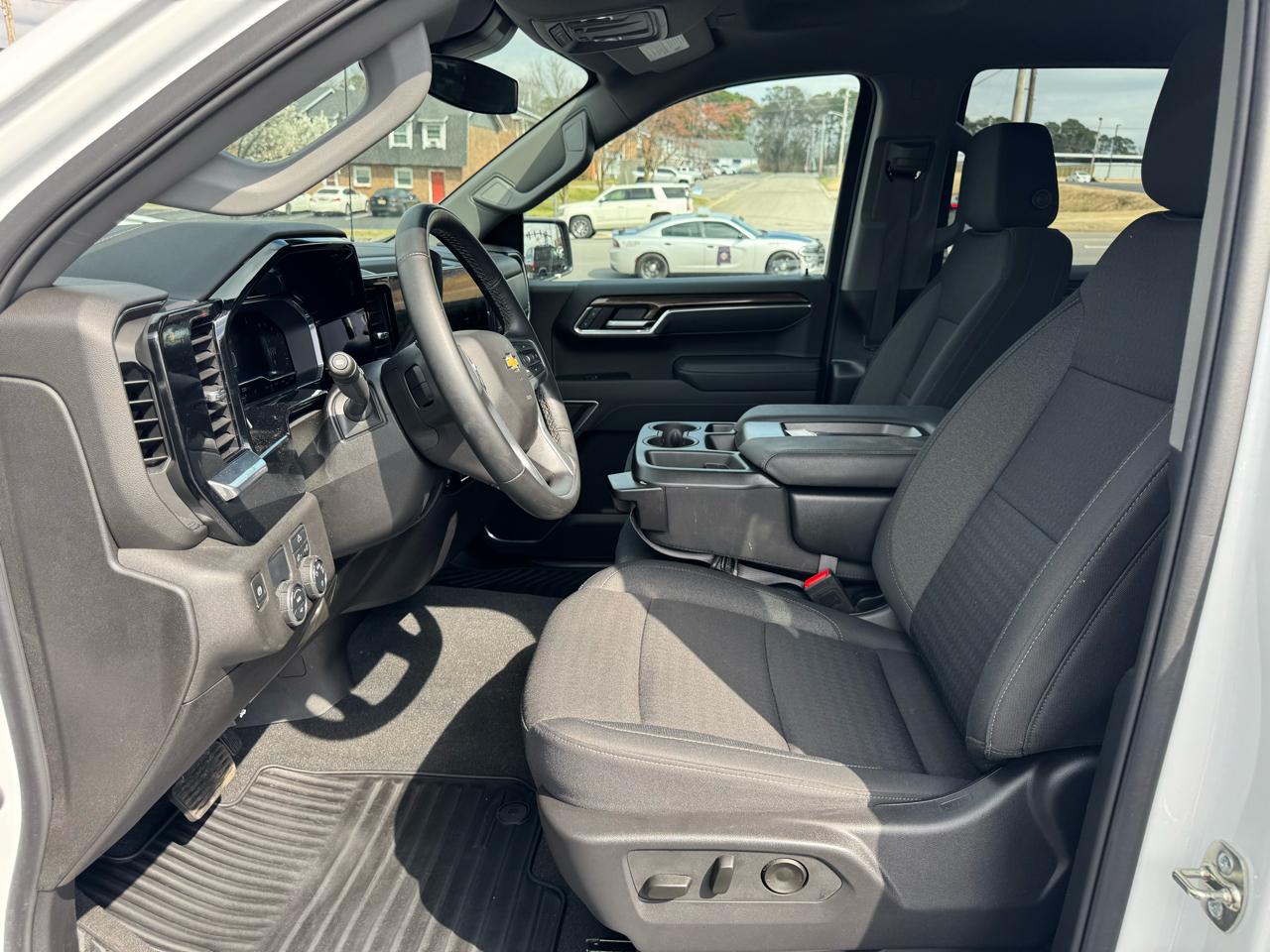 Chevrolet Silverado 1500 2WD Crew Cab 147" LT 2025