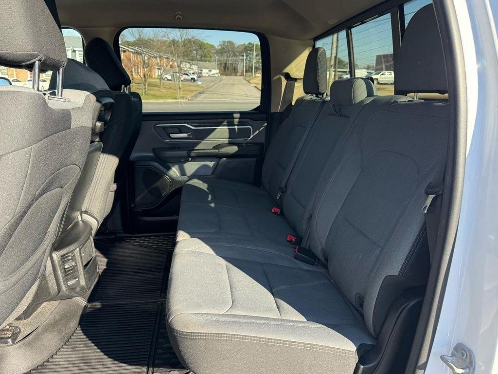 RAM 1500 Big Horn 4x4 Crew Cab 5'7" Box 2020