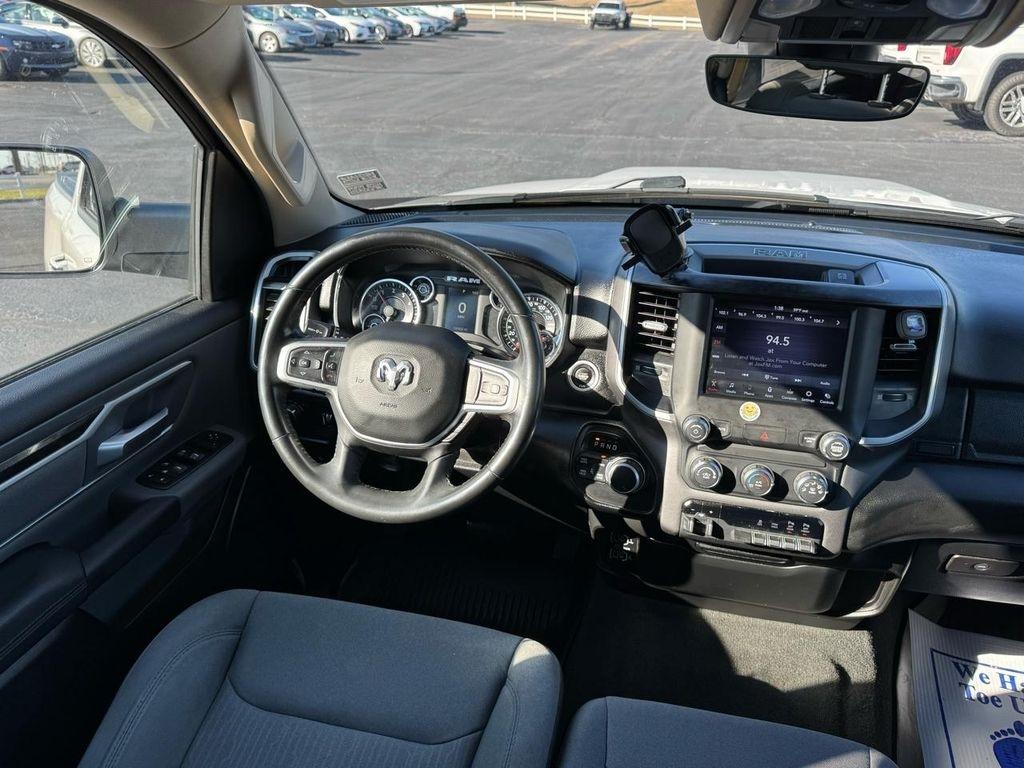 RAM 1500 Big Horn 4x4 Crew Cab 5'7" Box 2020