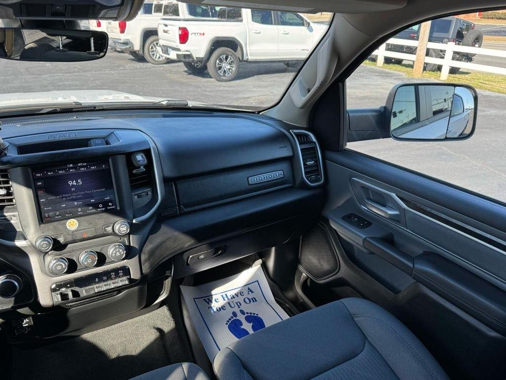 RAM 1500 Big Horn 4x4 Crew Cab 5'7" Box 2020