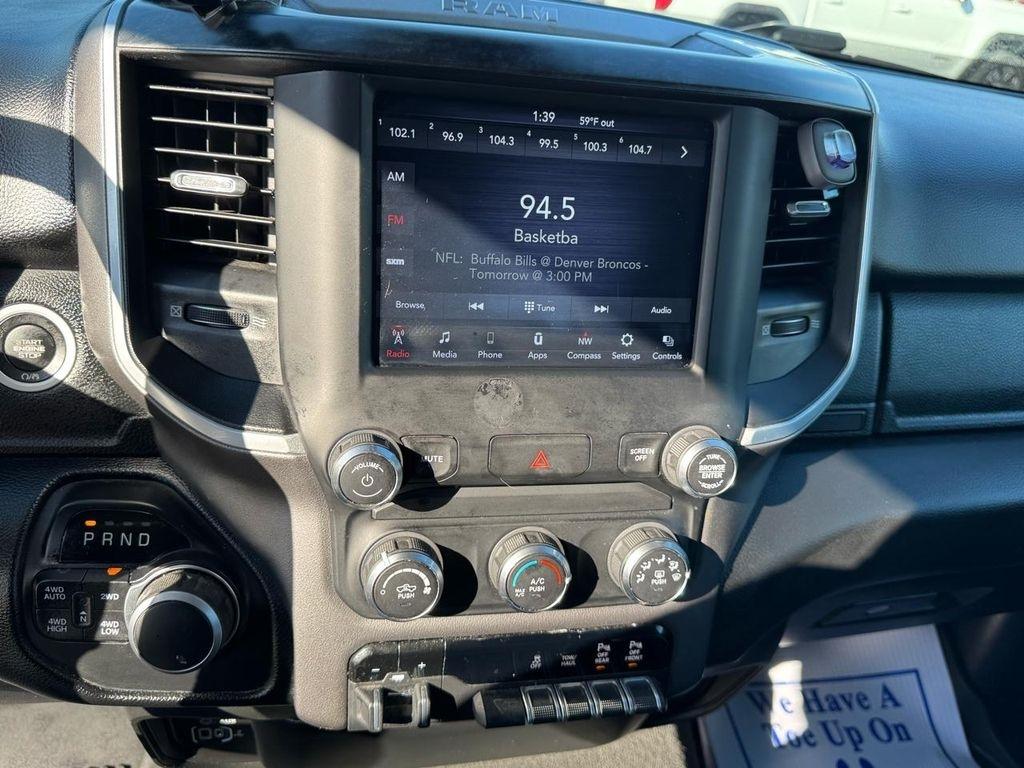 RAM 1500 Big Horn 4x4 Crew Cab 5'7" Box 2020