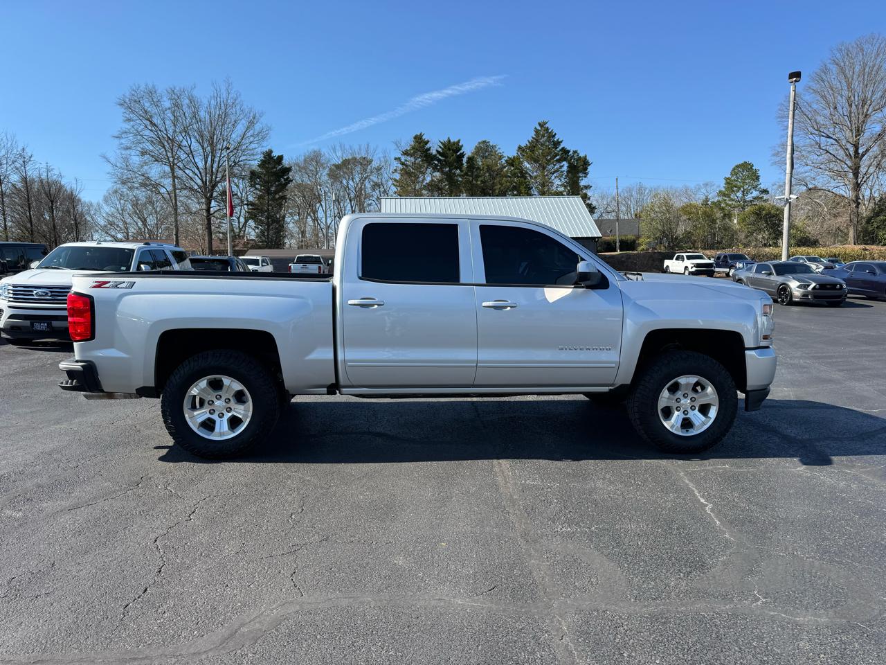 Chevrolet Silverado 1500 4WD Crew Cab 143.5" LT w/2LT 2018
